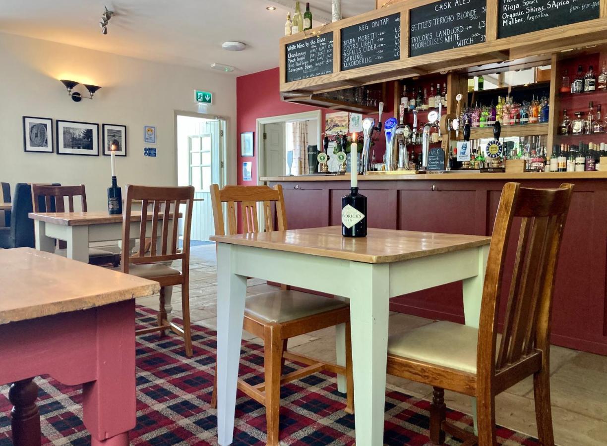 The Craven Arms Hotel Settle Exterior photo