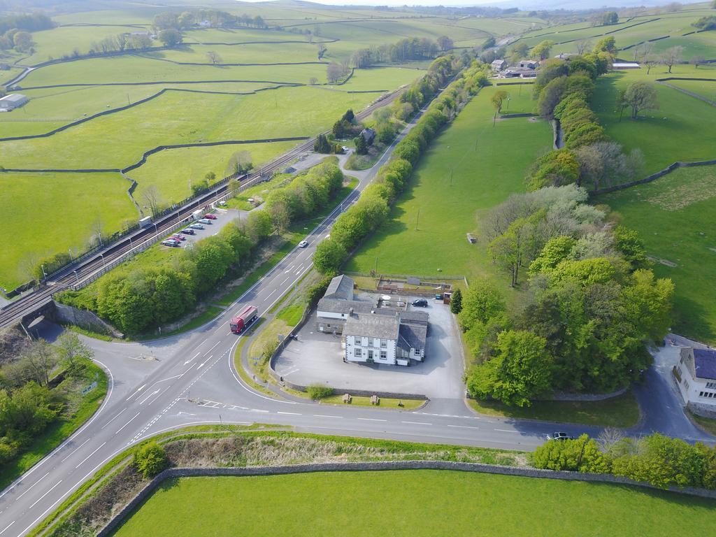 The Craven Arms Hotel Settle Exterior photo