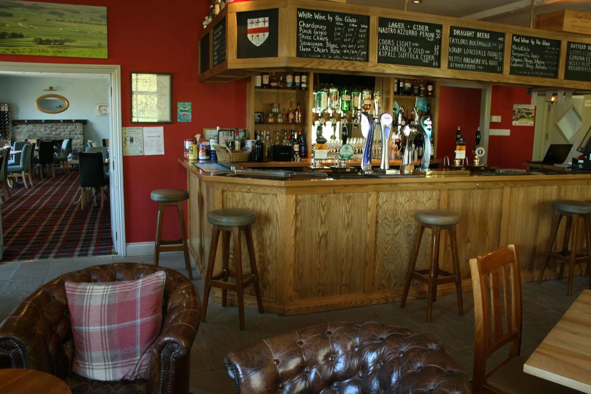 The Craven Arms Hotel Settle Exterior photo